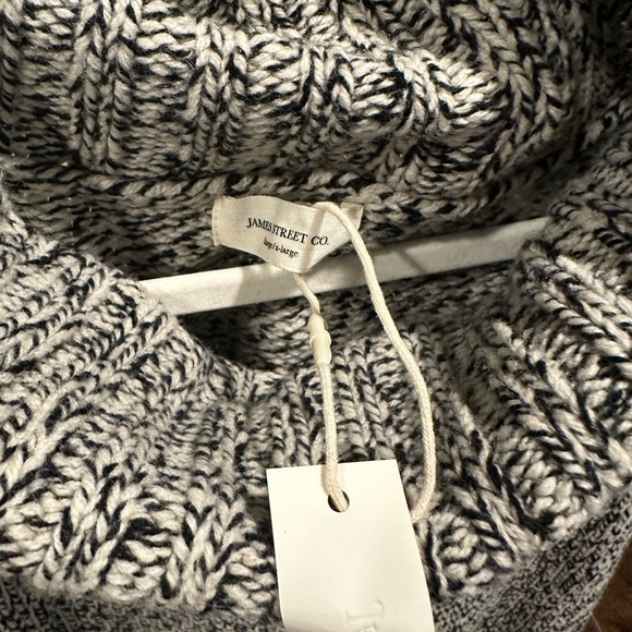 Elegant Gray Turtleneck Sweater - Picture 4 of 6